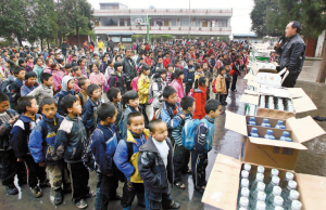 “特區人的愛心感動我們”